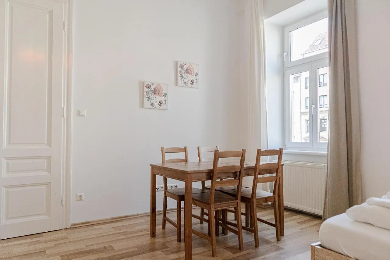 Special Vintage Viennese Apartment - 12Min F Downtown Austria