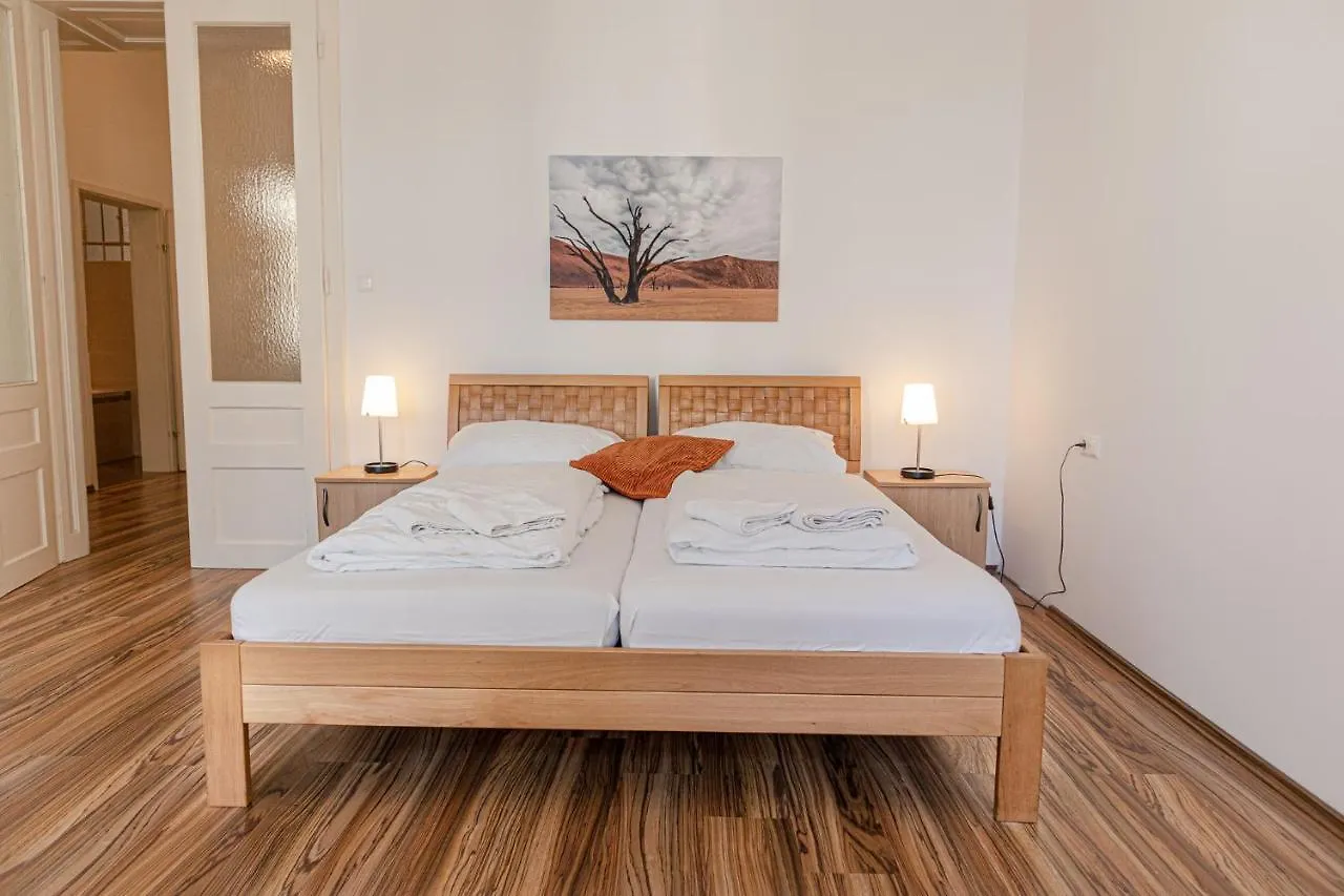 Special Vintage Viennese Apartment - 12Min F Downtown Vienna