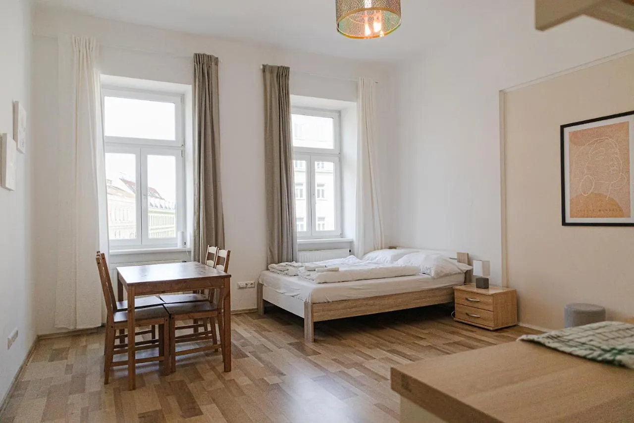 Special Vintage Viennese Apartment - 12Min F Downtown