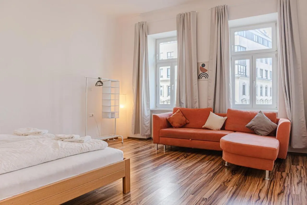 Special Vintage Viennese Apartment - 12Min F Downtown Austria