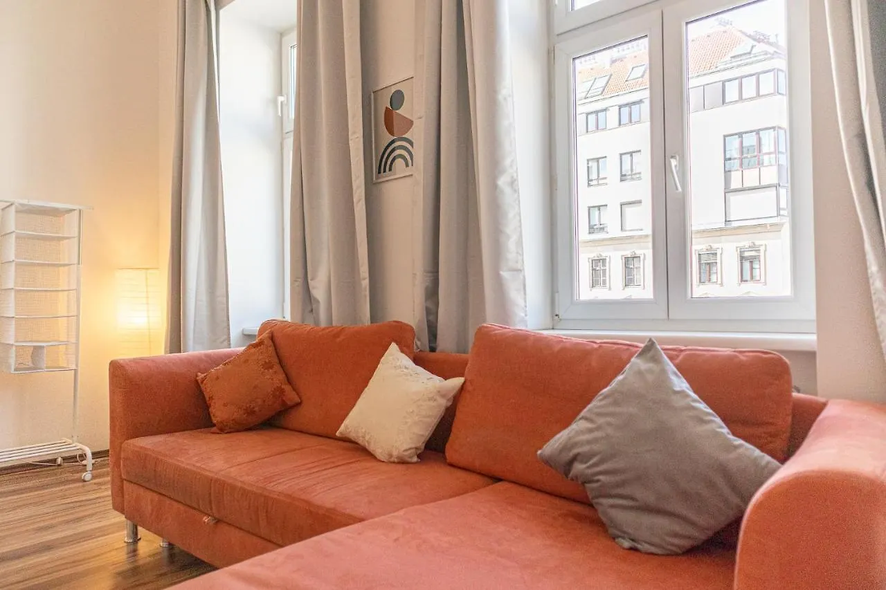 Special Vintage Viennese Apartment - 12Min F Downtown