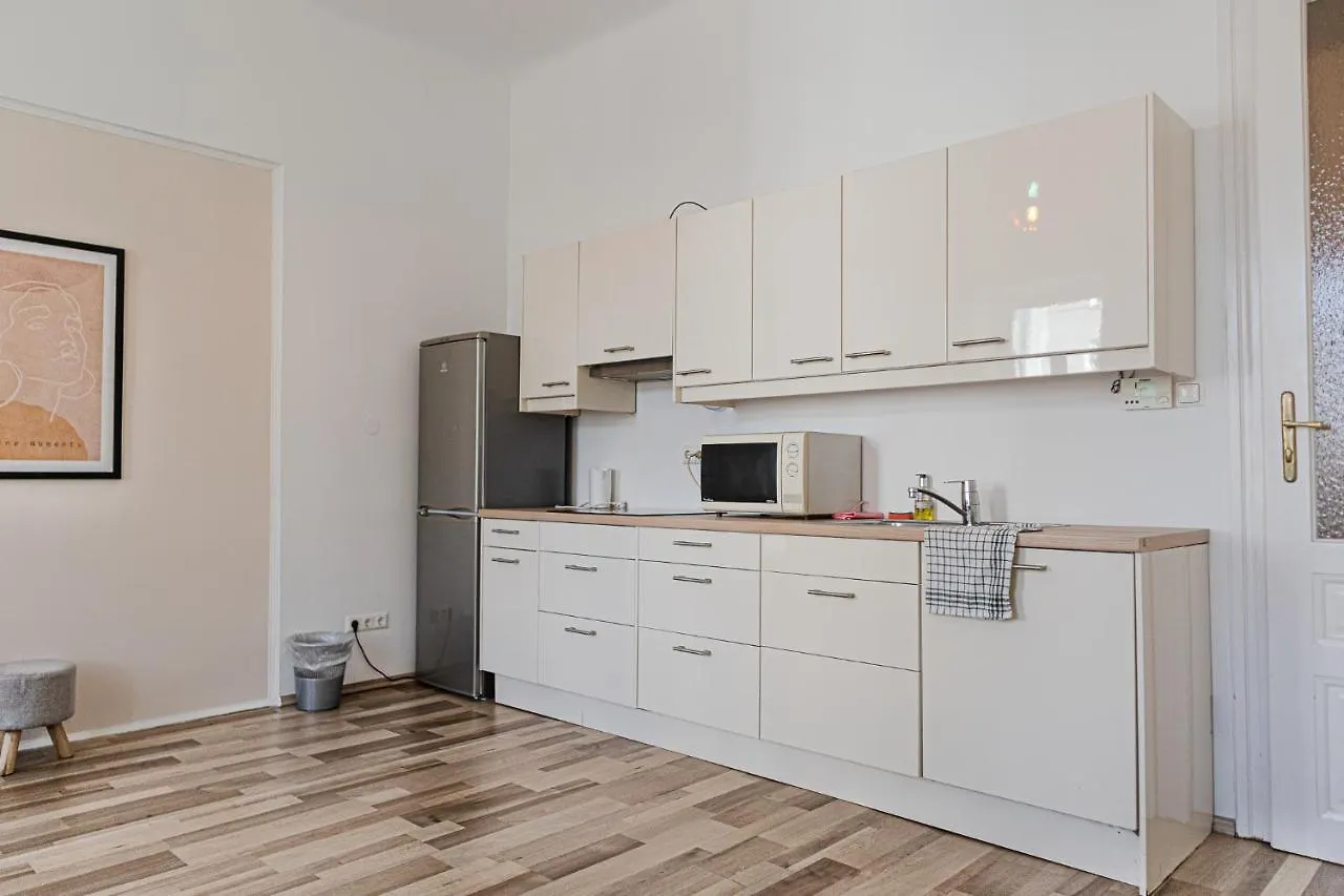 Special Vintage Viennese Apartment - 12Min F Downtown