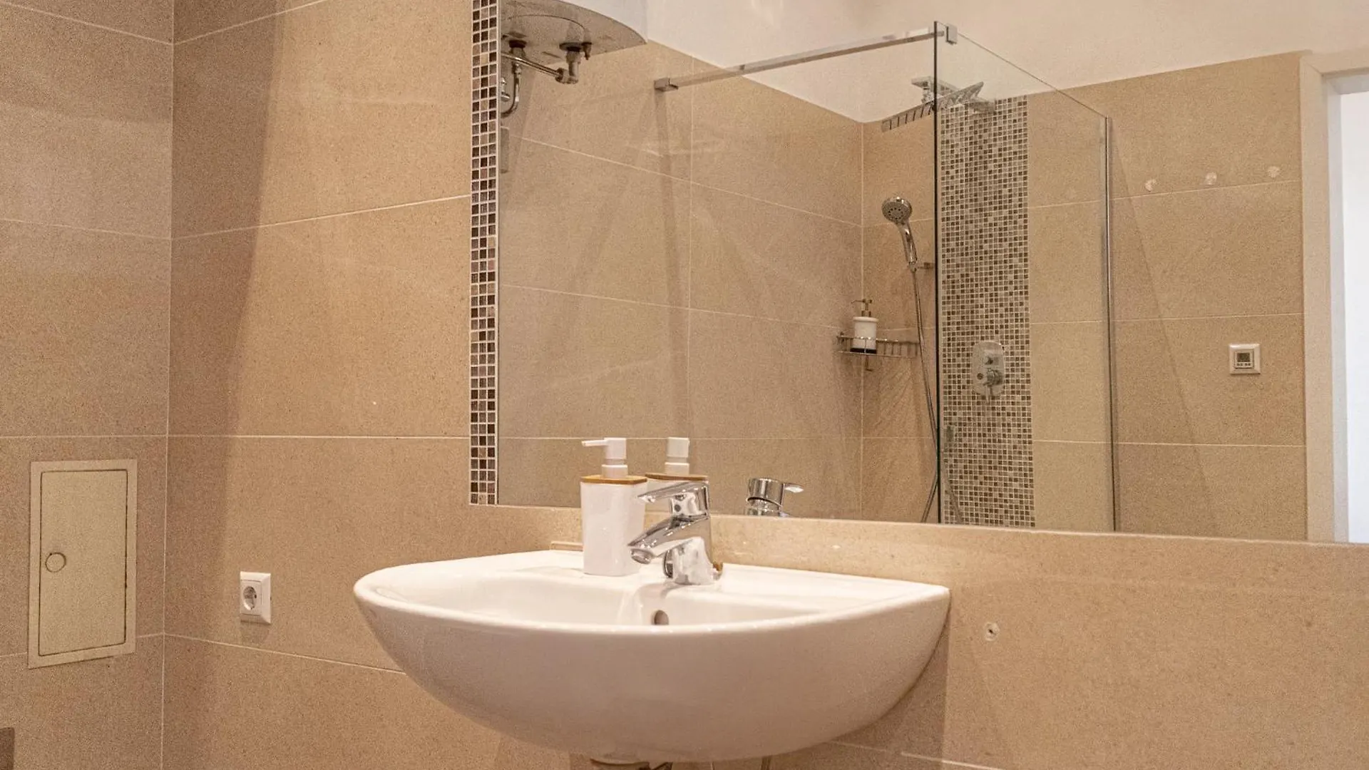Special Vintage Viennese Apartment - 12Min F Downtown