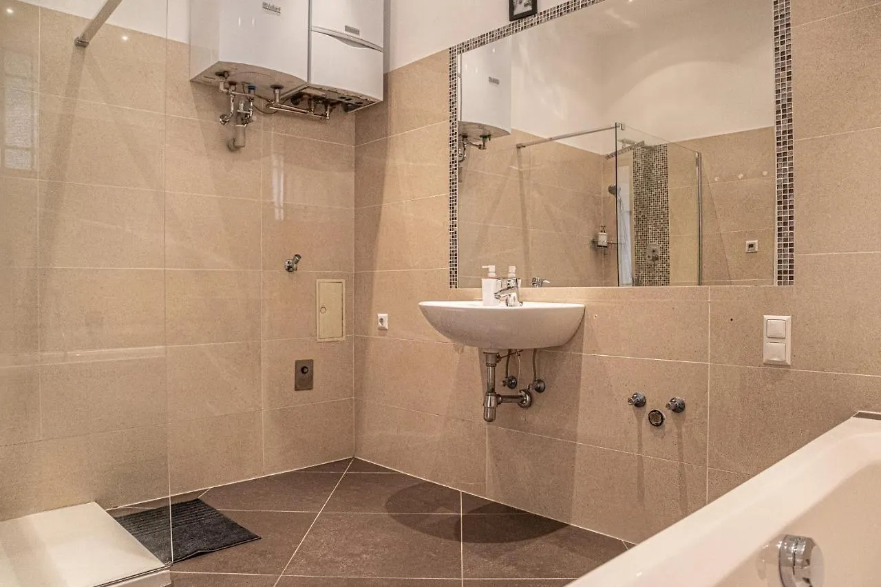 Special Vintage Viennese Apartment - 12Min F Downtown