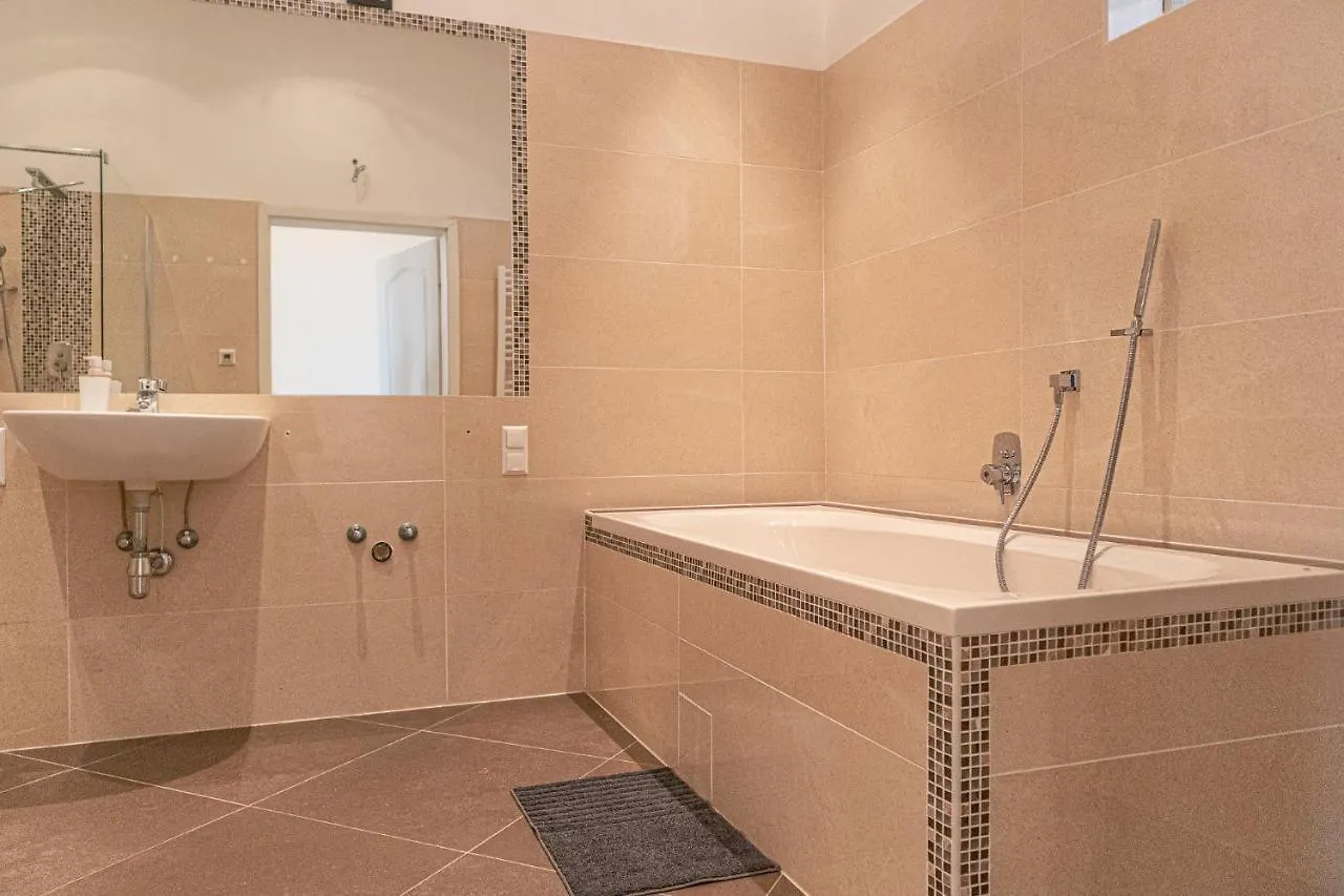 Special Vintage Viennese Apartment - 12Min F Downtown